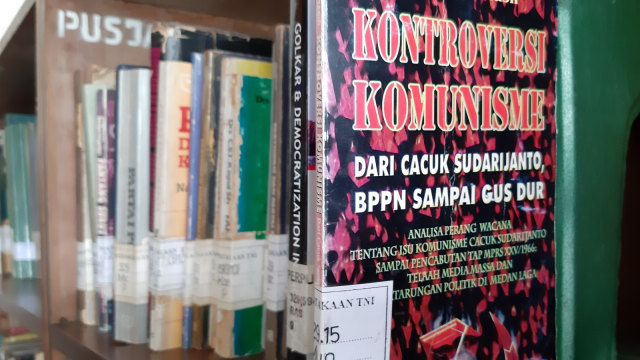 Lipsus, buku-buku, diduga komunisme