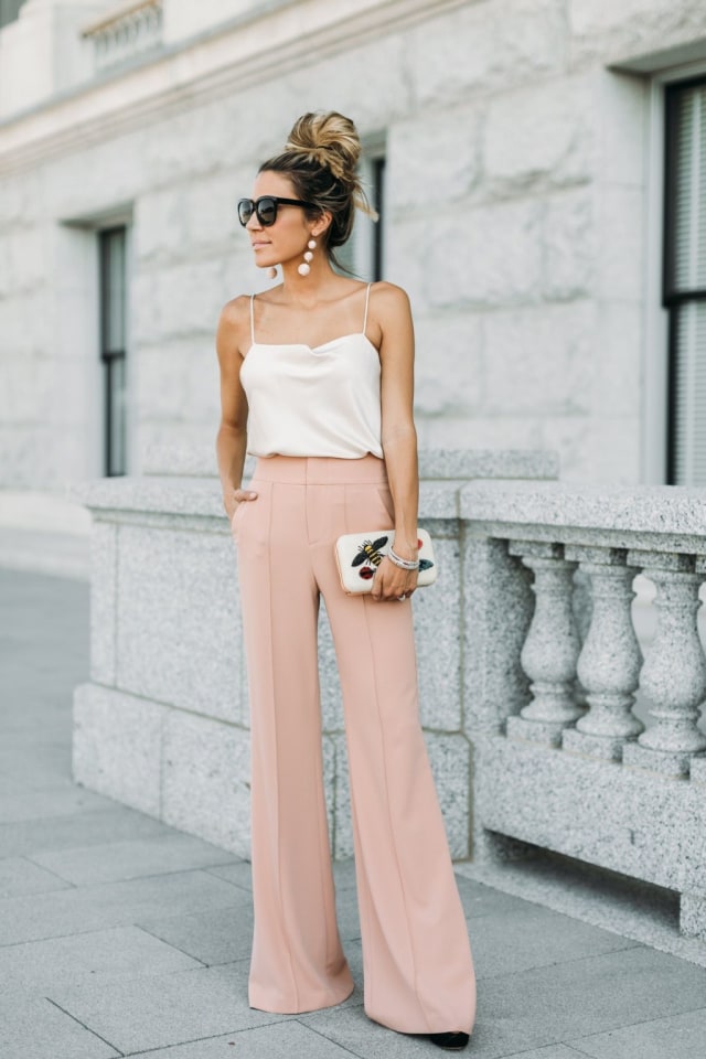 Sexy and Chic! 5 Ide Style Fashion dengan Camisole yang Cocok Dipakai Saat Ngedate (5)