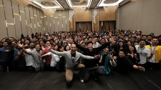 CEO Uber Dara Khosrowshahi bertemu CEO Grab Anthony Tan dan para karyawan di Jakarta. (Foto: Anthony Tan via LinkedIn)