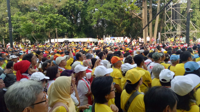 Sejumlah alumni mahasiswa dari berbagai kampus hadir dalam deklarasi pemenangan Jokowi-Ma'ruf di GBK (Foto: Fahrian Saleh/kumparan)