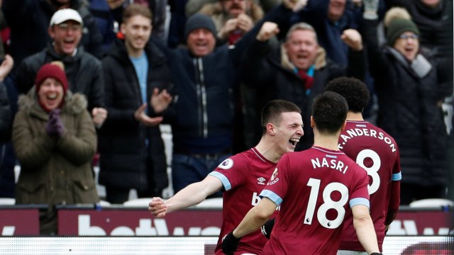 Pemain West Ham United, Declan Rice, merayakan gol ke gawang Arsenal. (Foto: Reuters/John Sibley )