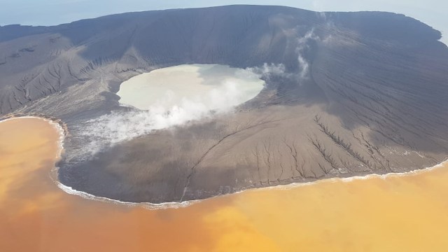 Situasi Gunung Anak Krakatau, Minggu 13 Januari 2019. (Foto: BNPB)