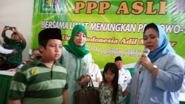 Titiek Soeharto bersama dua anak di Deklarasi kelompok PPP dukung Prabowo-Sandi di Solo. (Foto: Dok. Kumparan)