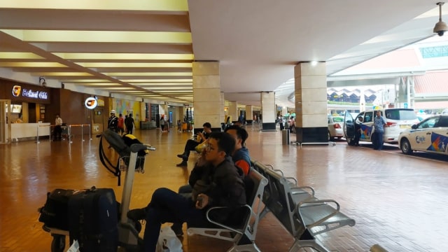 Sejumlah penumpang menunggu keberangkatan di Bandara Soekarno-Hatta Tangerang Banten.  (Foto: Maulana Ramadhan/kumparan)