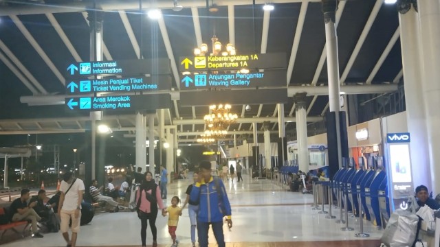 Suasana di Terminal 1Keberangkatan Bandara Soekarno-Hatta Tangerang, Minggu (13/1). (Foto: Maulana Ramadhan/kumparan)