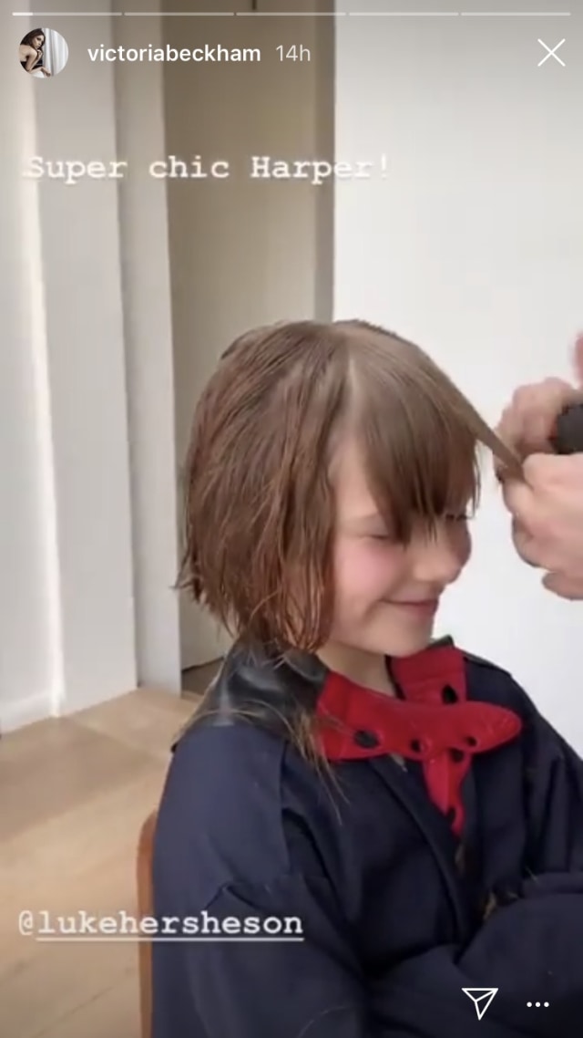 Harper Beckham gunting rambut. (Foto: Dok. Victoria Beckham)