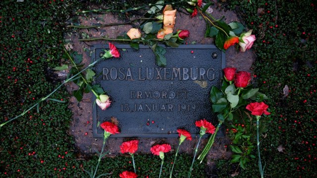 Makam Rosa Luxemburg, Berlin, Jerman, Minggu (13/1/2019). (Foto: AFP/JOHN MACDOUGALL )