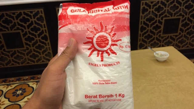 Contoh Produk Gula Rafinasi yang Jebol ke Pasaran. (Foto: Abdul Latif/kumparan)