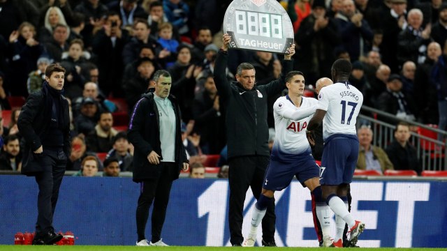Gelandang Tottenham Hotspur, Moussa Sissoko, digantikan oleh Erik Lamela. (Foto: Reuters/John Sibley)