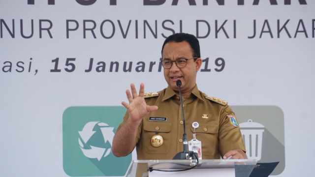 Gubernur DKI Jakarta Anies Baswedan di TPST Bantar Gebang. (Foto: Iqbal Firdaus/kumparan)