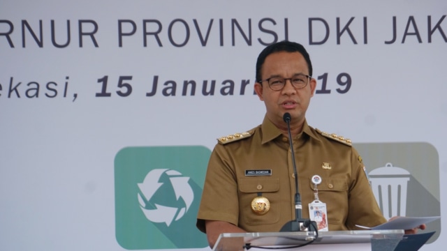Gubernur DKI Jakarta Anies Baswedan di TPST Bantar Gebang. (Foto: Iqbal Firdaus/kumparan)