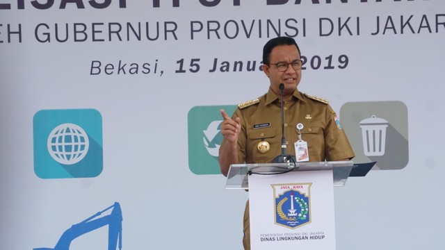 Gubernur DKI Jakarta Anies Baswedan di TPST Bantar Gebang. Foto: Iqbal Firdaus/kumparan