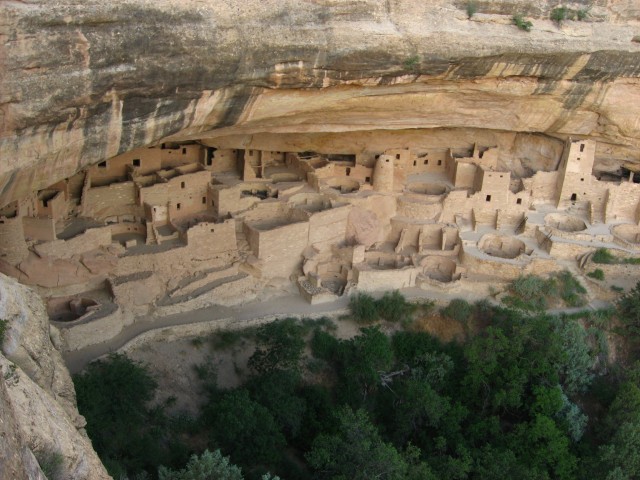 Potret salah satu sudut Taman Nasional Mesa Verde, bukti arkeologis Suku Indian Pueblo.  (Foto: Wikimedia Commons)