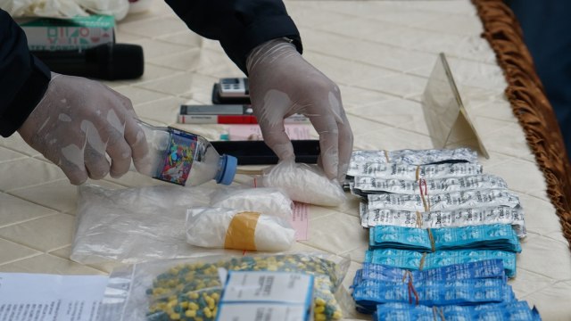 Sejumlah barang bukti narkoba yang diamankan oleh Polsek Kembangan, Jakarta Barat, Selasa (15/1). (Foto: Iqbal Firdaus/kumparan )