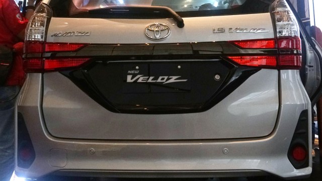 Tampilan belakang Toyota New Avanza Veloz dalam Launching New Avanza and New Veloz di Fairmont Hotel  Jl. Asia Afrika No. 8, Gelora Bung Karno, Jakarta Pusat Foto: Fanny Kusumawardhani/kumparan