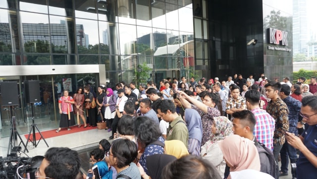 Aksi '#SaveKPK' di depan Gedung KPK, Jakarta, Selasa (15/1/2019). (Foto: Nugroho Sejati/kumparan)