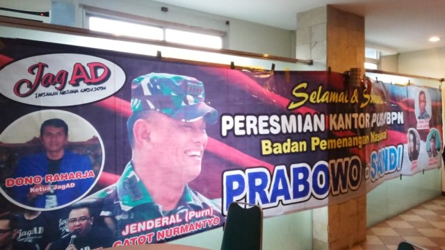 Spanduk bergambar Gatot di kantor Pusat Badan Pemenangan Nasional (BPN) Prabowo-Sandi. (Foto: Dok. Kumparan)