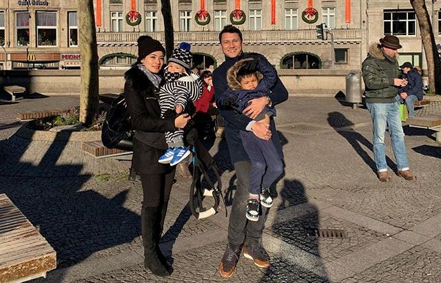 Liburan ke Jerman, Titi Kamal dan Suami Ajak Anak Belajar Mandiri