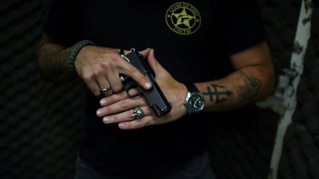 Pistol buatan Taurus Armas SA di Sao Leopoldo, Brasil. (Foto: REUTERS/Diego Vara)
