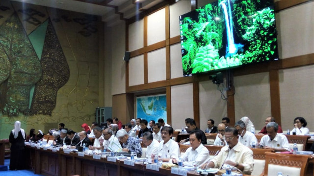 Komisi VII rapat dengar pendapat dengan eselon I Kementerian ESDM. (Foto: Nicha Muslimawati/kumparan)