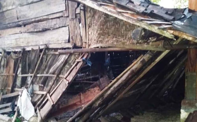 Puting Beliung Terjang Ngawi, 4 Rumah Rusak dan Puluhan Pohon Tumbang (1)