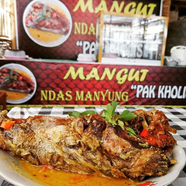 Mangut ndas manyung (Foto: Instagram/ @mangutndasmanyungpakkholis)