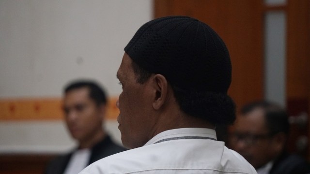 Terdakwa Hercules Rosario Marshal menjalani sidang dakwaan di Pengadilan Negeri Jakarta Barat, Rabu (16/1). (Foto: Fanny Kusumawardhani/kumparan)