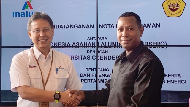 Direktur Utama Inalum Budi G Sadikin dan Rektor Universitas Cendrawasih Dr Ir Apolo Safanpo ST, MT. (Foto: Dok. Inalum)