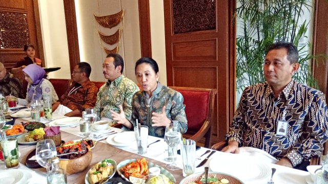 Menteri BUMN, Rini Soemarno berbincang dengan media di kawasan Menteng, Jakarta. (Foto: Resya Firmansyah/kumparan)