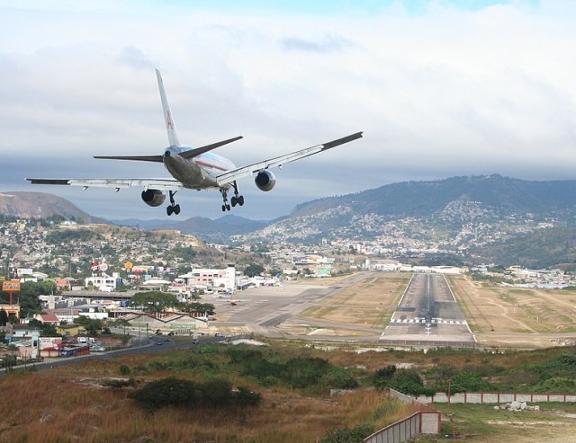 Bandara Internasional Toncontín. Honduras, Amerika Tengah (Foto: Wikimedia Commons)