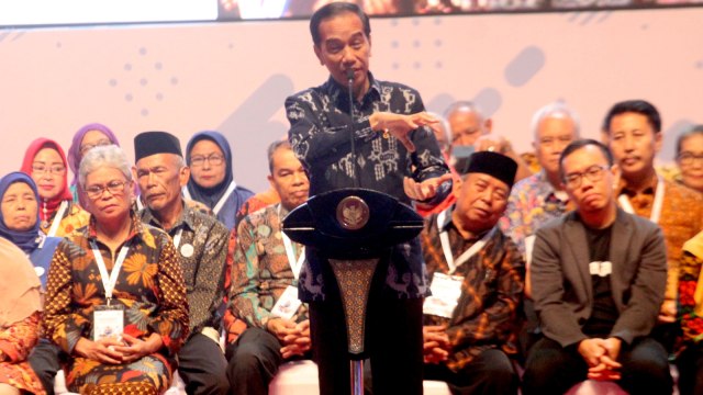 Presiden Joko Widodo memberikan arahan dalam acara Program Wirausaha ASN dan Pensiunan di SICC, Sentul, Bogor, Jawa Barat, Rabu (16/1/2019). (Foto: ANTARA/Yulius Satria Wijaya)