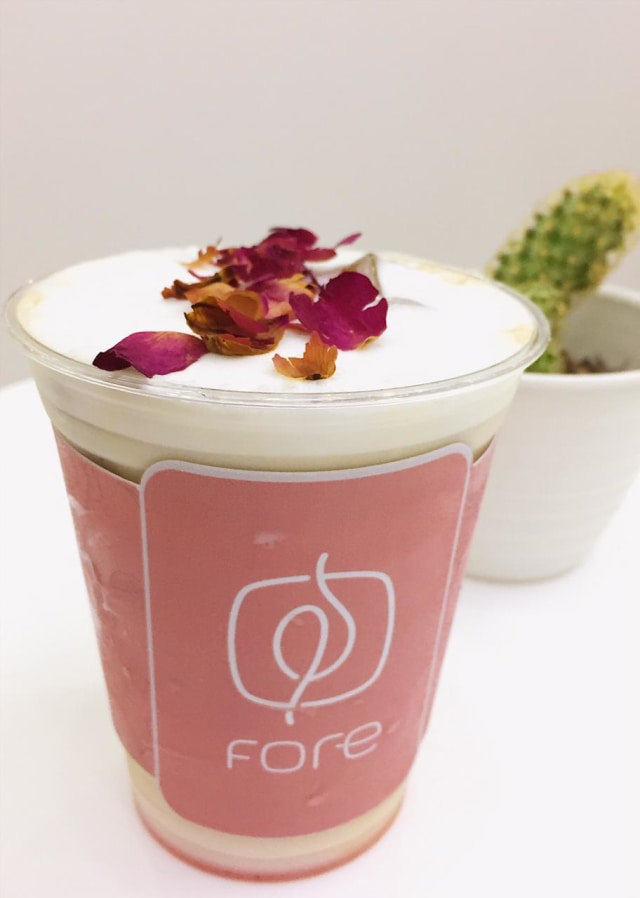 Rose Latte dari Fore Coffee (Foto: Safira Maharani/ kumparan)