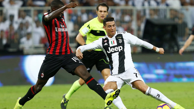 Pemain Juventus, Cristiano Ronaldo, saat menghadapi AC Milan di Supercoppa Italiana. (Foto: REUTERS/Faisal Al Nasser)