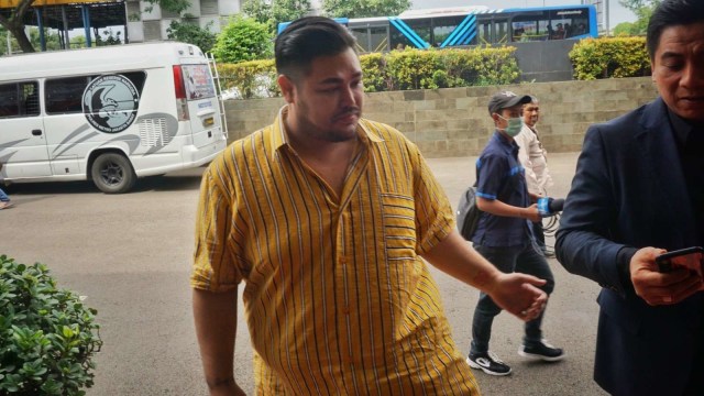 Ivan Gunawan menjadi saksi penangkapan AJA terkait kasus narkoba di Polres Jakarta Barat. (Foto:  Irfan Adi Saputra/kumparan)