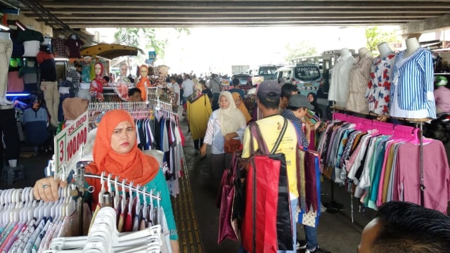 Suasana para pedagang di Tanah Abang blok G. (Foto: Jamal Ramadhan/kumparan)