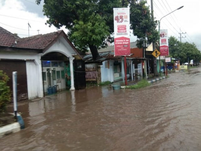 Pohon Tumbang Sudah Dievakuasi, Banjir di Wonorejo Meluas ke Pemukiman