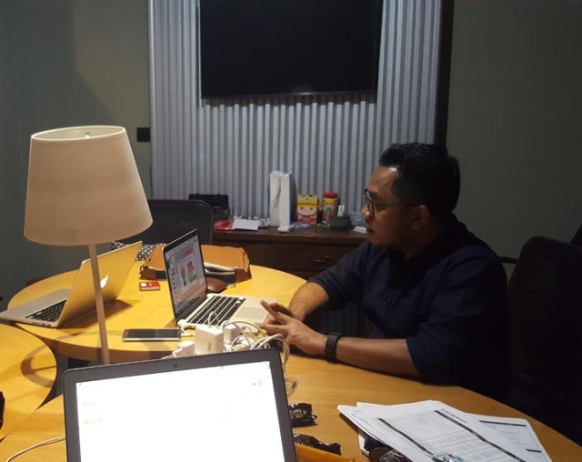 CEO kumparan, Hugo Diba, di kantor pertama kumparan. (Foto: kumparan)