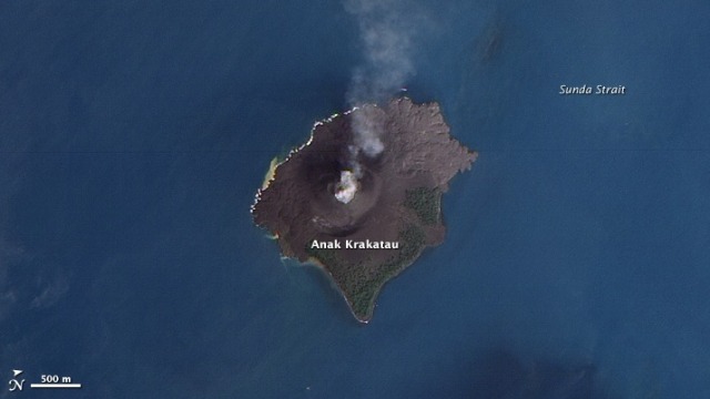 Penampakan Anak Krakatau pada 2011 diambil oleh satelit NASA Earth Observing-1 (EO-1). (Foto:  NASA/Jesse Allen, Robert Simmon)