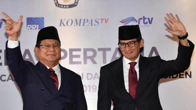 Capres-cawapres nomor urut 02 Prabowo-Sandiaga Uno tiba untuk mengikuti debat pertama Pilpres 2019, di Hotel Bidakara, Jakarta, Kamis (17/1/2019). (Foto: Antara/Aprillio Akbar)