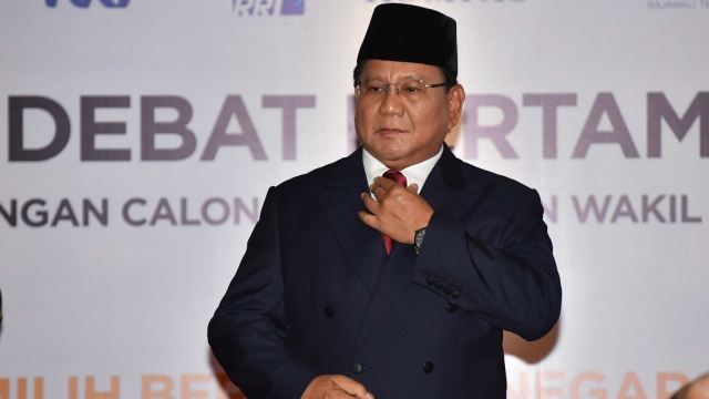Calon Presiden nomor urut 02 Prabowo Subianto tiba untuk mengikuti debat pertama Pilpres 2019, di Hotel Bidakara, Jakarta, Kamis (17/1/2019). Foto: Antara/Aprillio Akbar