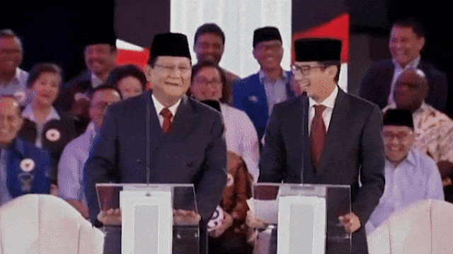 Prabowo Subianto berjoget saat debat pertama Pilpres 2019. (Foto: Dok. kumparan)