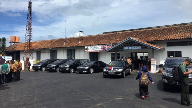 Suasana Jelang Kedatangan Menteri BUMN, di Stasiun Cibatu, Garut. Foto: Abdul Latif/kumparan