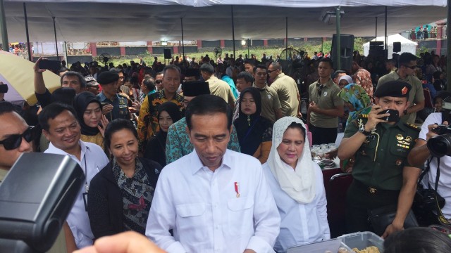 Presiden Jokowi saat hadir untuk memberikan motivasi usaha kepada warga Kabupaten Garut (18/1). (Foto: Abdul Latif/kumparan )