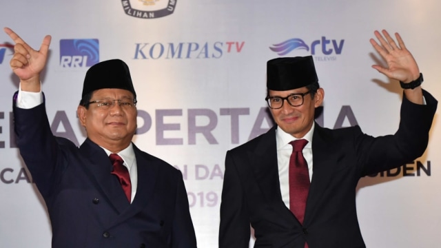 Capres-cawapres nomor urut 02 Prabowo-Sandiaga Uno tiba untuk mengikuti debat pertama Pilpres 2019, di Hotel Bidakara, Jakarta, Kamis (17/1/2019). (Foto: Kumparan/Antara/Aprillio Akbar)