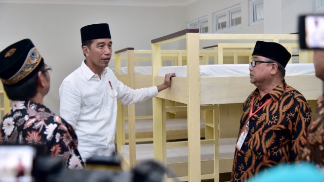 Suasana saat Presiden Joko Widodo meninjau Ponpes Darul Aqam di Garut. (Foto: Dok. Biro Pers Setpres)