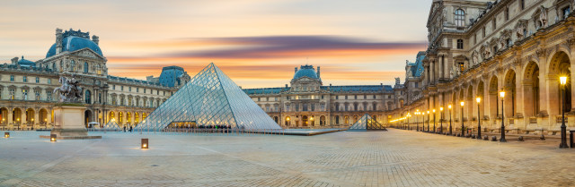 Tampak Depan Museum Louvre, Paris (Foto: Shutter Stock)
