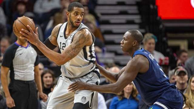 Center San Antonio Spurs, LaMarcus Aldridge, saat menghadapi Minnesota Timberwolves. (Foto: Jesse Johnson-USA TODAY Sports via Reuters)