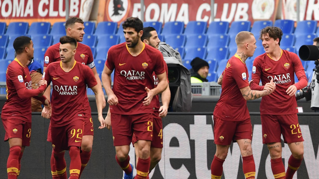 Para pemain Roma merayakan gol. (Foto: Vincenzo Pinto / AFP)
