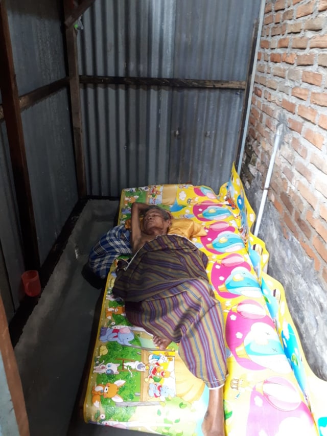 Abdul Jalil terlelap di tempat tidurnya, Minggu (19/1). (Foto: Dok. Istimewa)