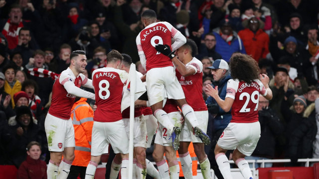 Para pemain Arsenal rayakan gol. (Foto: REUTERS/Hannah Mckay)